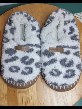 GAA HUU Women’s Faux Fur Lined Fuzzy Slippers Sz Large 9-10 Warm Cozy